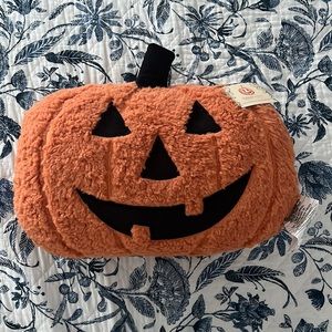 HALLOW HOME 15x18 Pumpkin Pillow